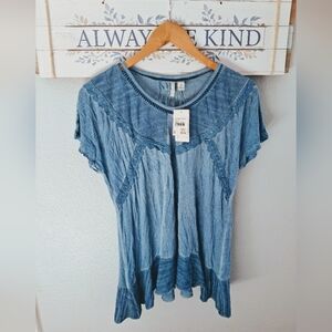 Lace embellished tee